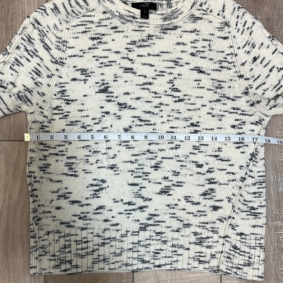 J Crew Long Sleeve Knit Sweater Crew Neck Beige with Gray Design Size S - Picture 12 of 14